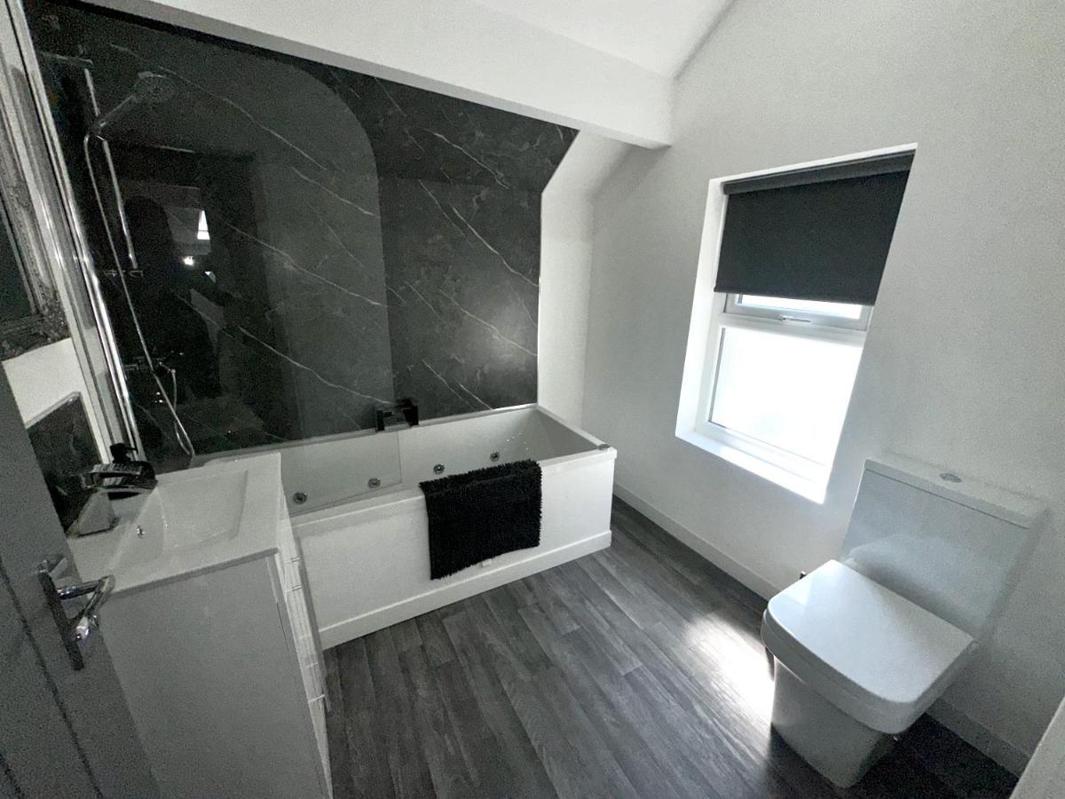 New Osborne Luxury Hottub And Jacuzzi Suites Blackpool Exterior foto