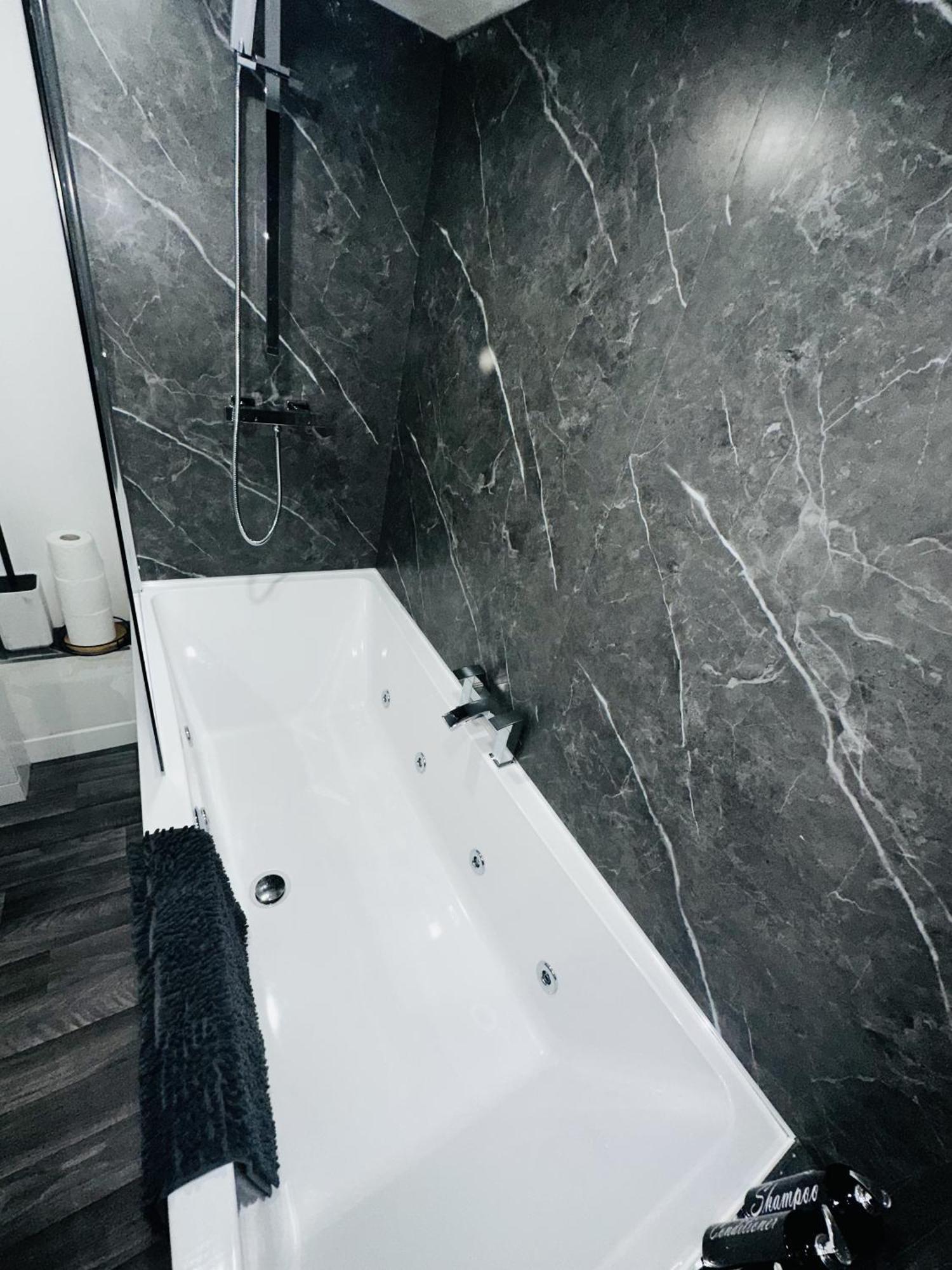 New Osborne Luxury Hottub And Jacuzzi Suites Blackpool Habitación foto